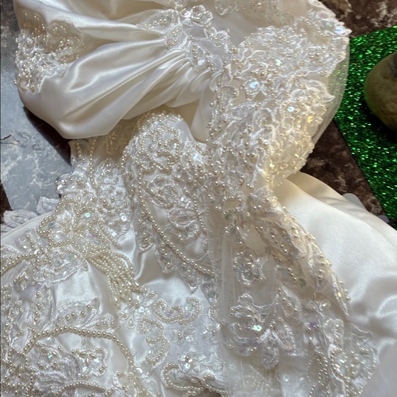 Lili Elegant White beaded pearl & sequin  Lace Wedding Dress - Picture 8 of 9